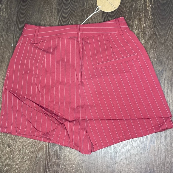 HONEY PUNCH WINE WHITE PIN STRIPE SHORTS - Picture 9 of 13